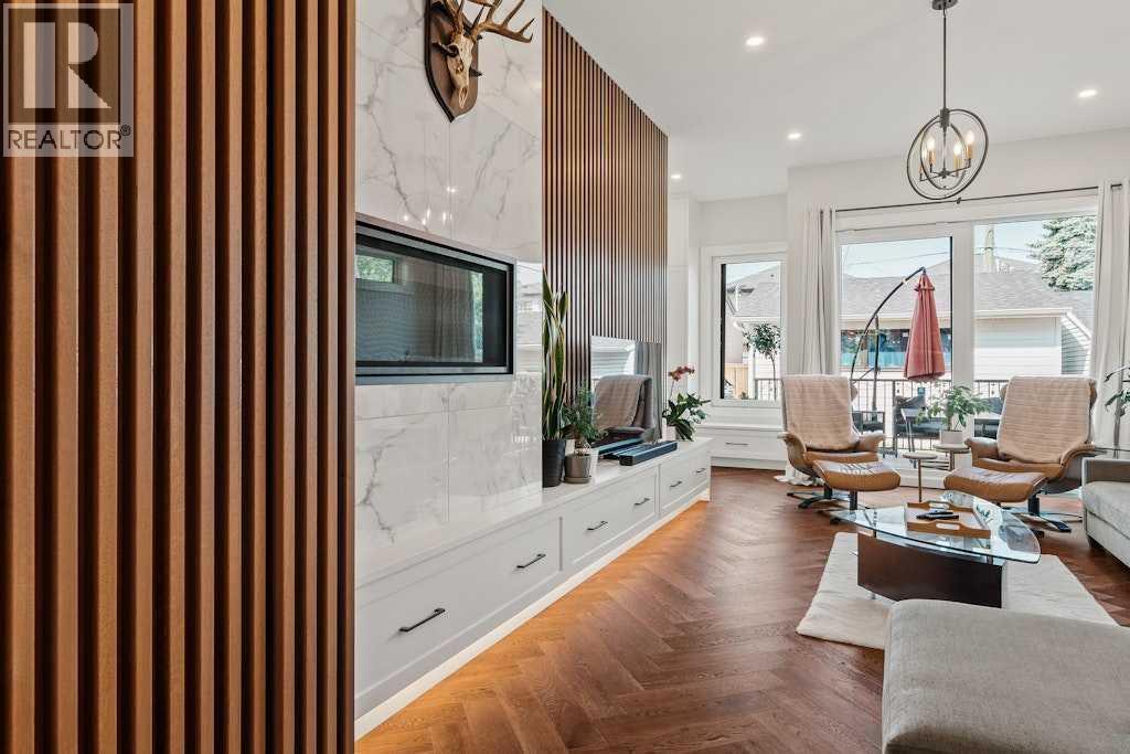 Single Family House for Sale in   Street NW Hillhurst Calgary 