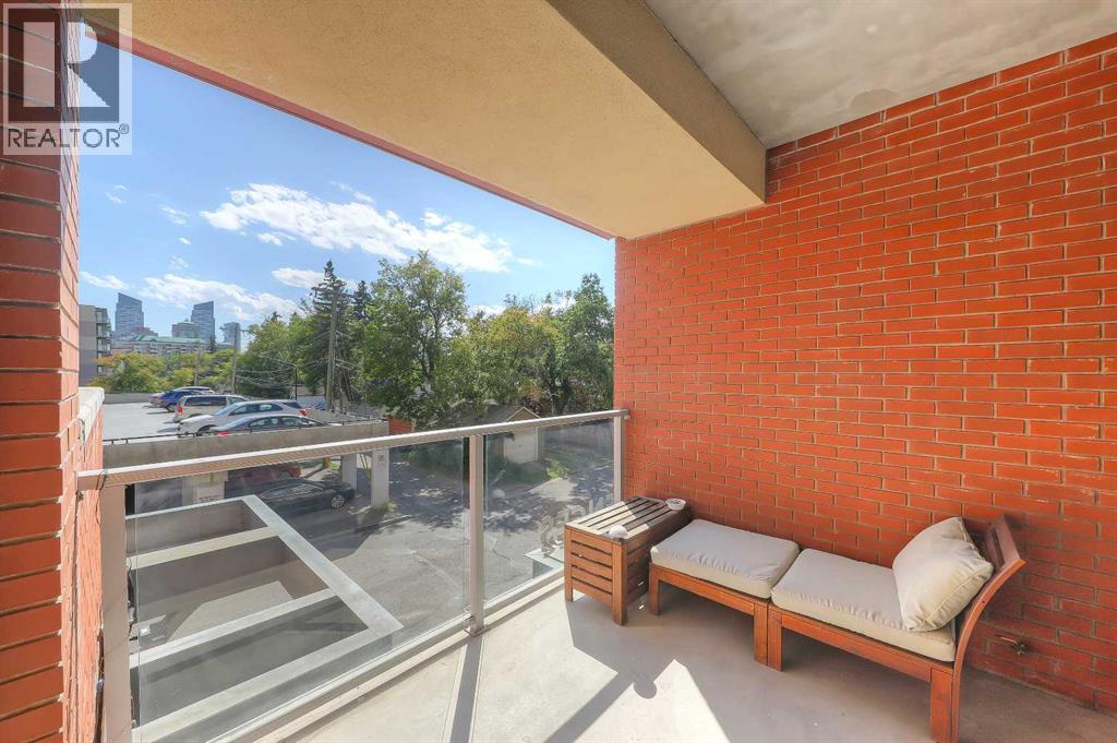 Single Family House for Sale in    Avenue NW Hillhurst Calgary 