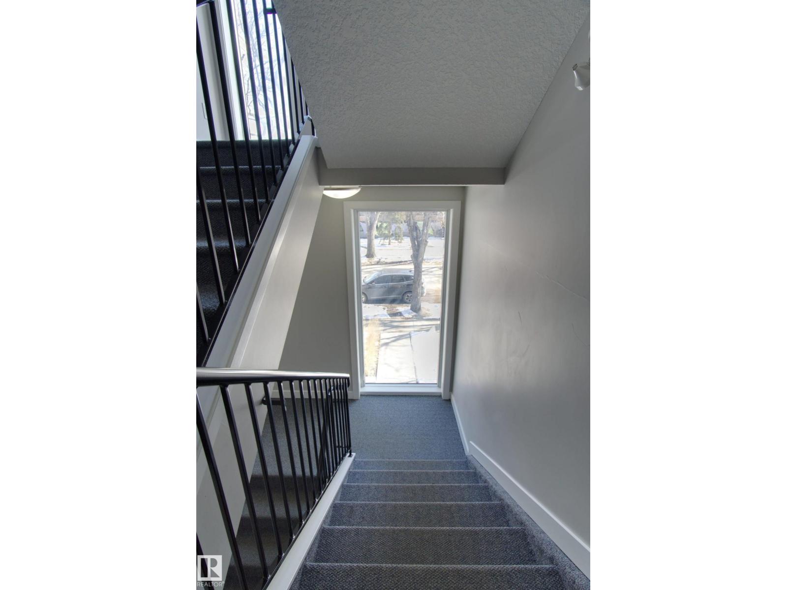 Photo 5 of 104 10736 116 St Nw Nw, Edmonton AB