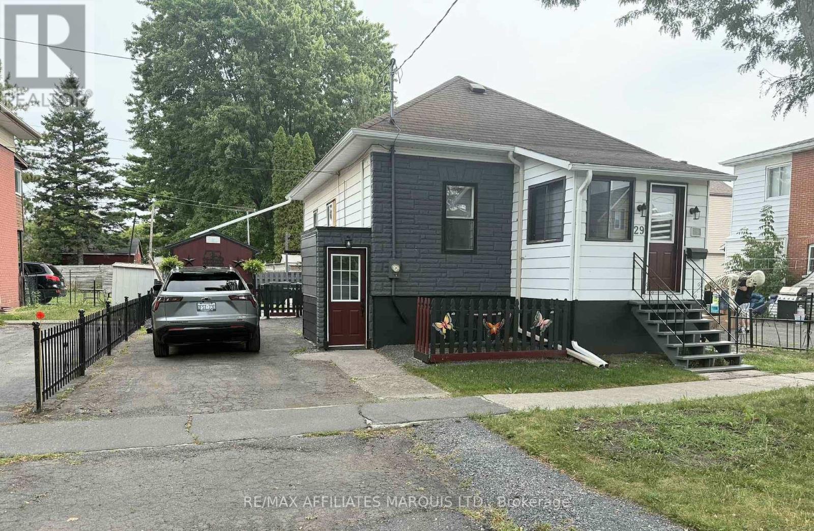 Photo 3 of 29 Seymour Avenue, Cornwall ON