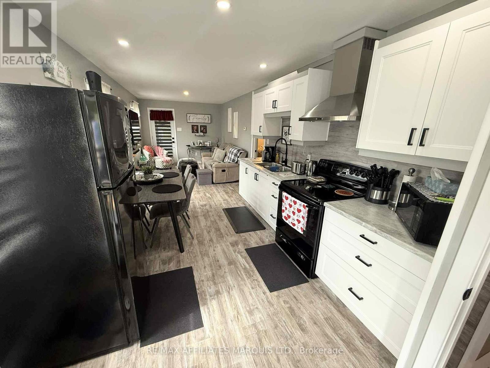 Photo 16 of 29 Seymour Avenue, Cornwall ON