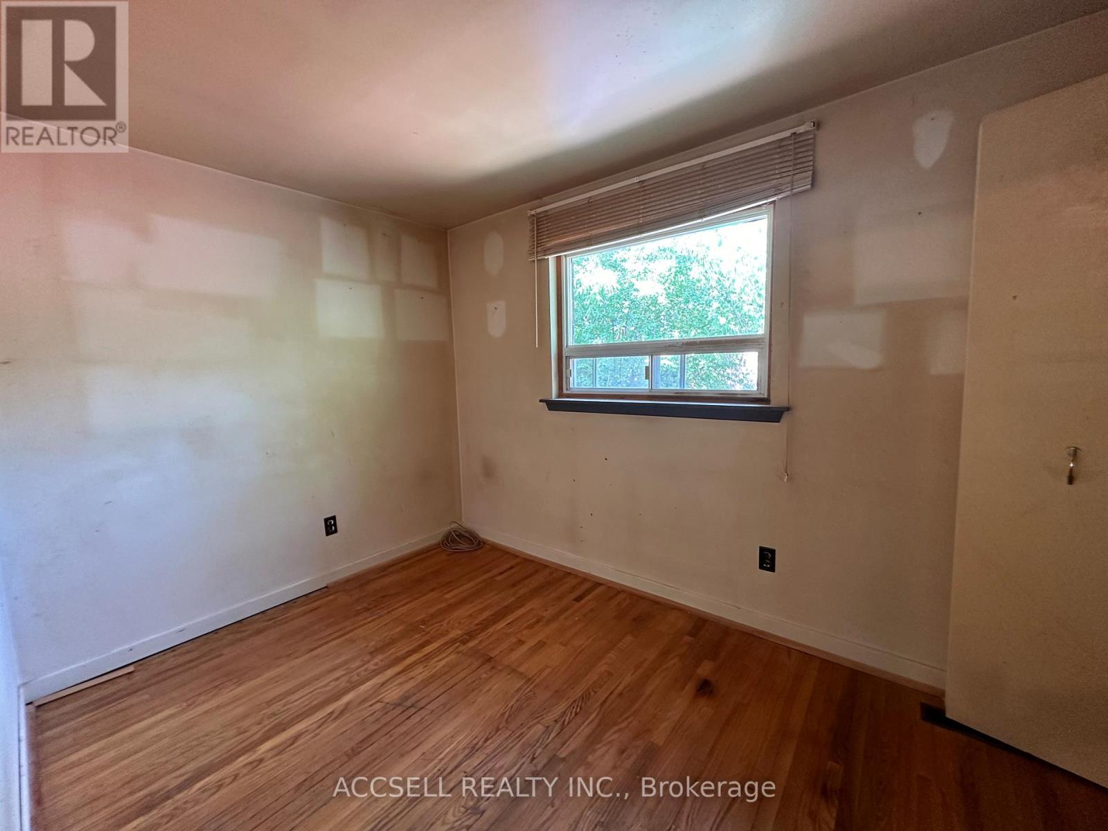 Photo 15 of 137 Earnscliffe Circle, Brampton ON
