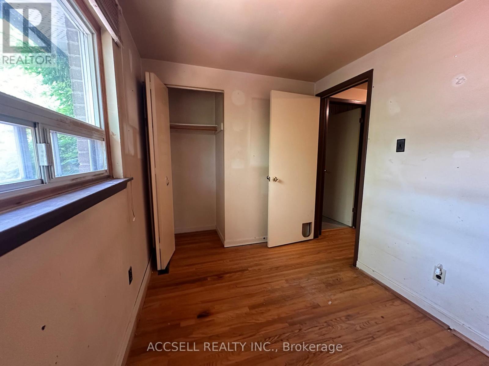 Photo 16 of 137 Earnscliffe Circle, Brampton ON