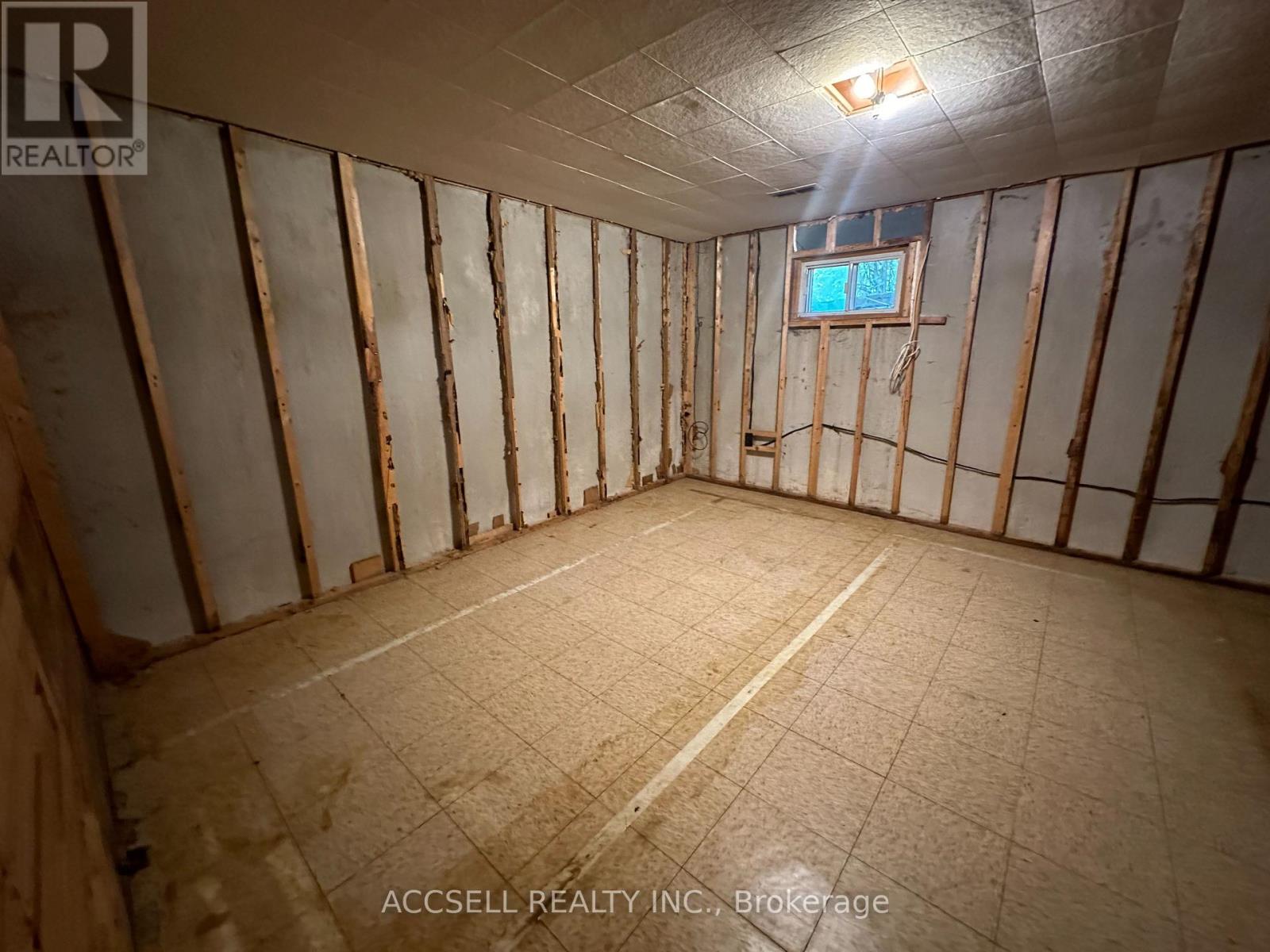 Photo 19 of 137 Earnscliffe Circle, Brampton ON