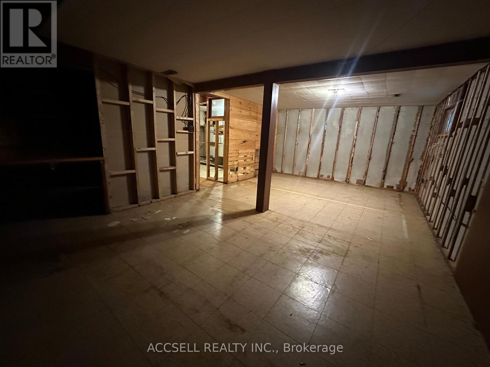 Photo 22 of 137 Earnscliffe Circle, Brampton ON