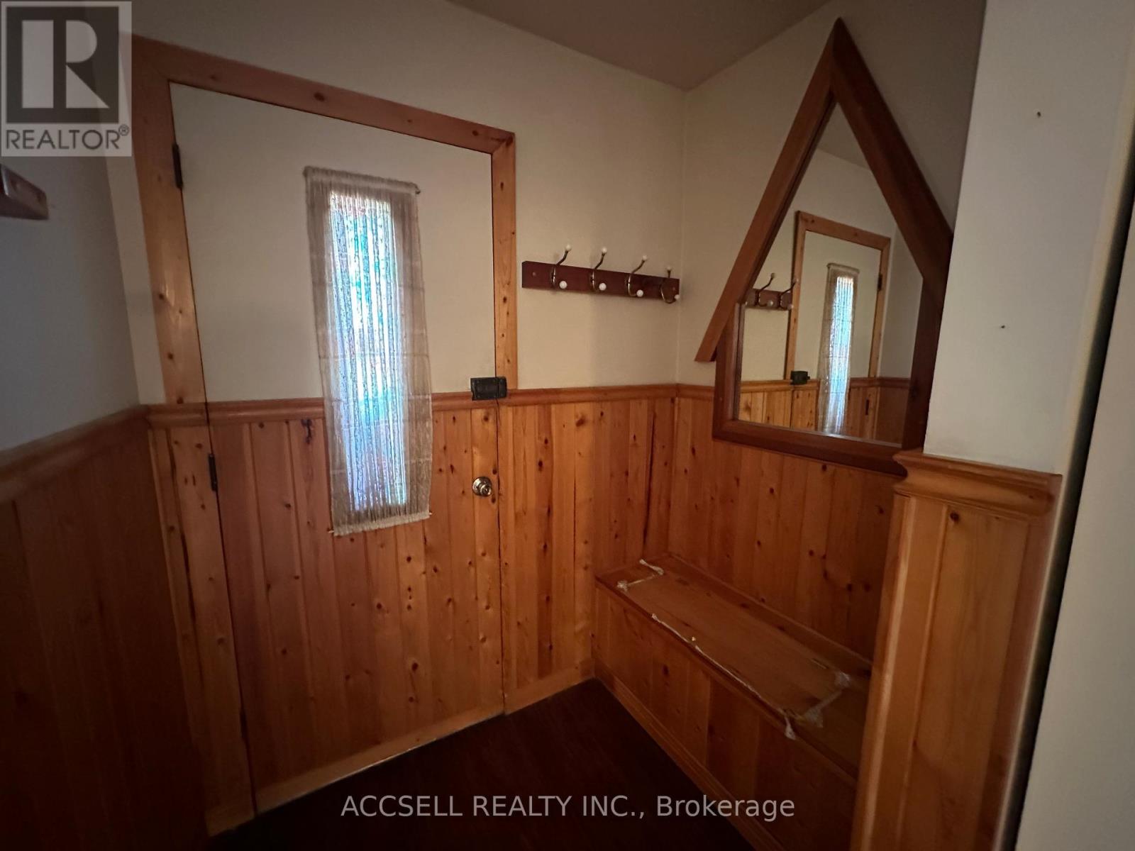Photo 8 of 137 Earnscliffe Circle, Brampton ON