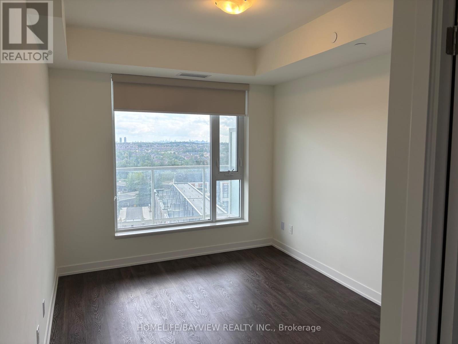 Photo 5 of 930 2 David Eyer Road, Richmond Hill ON