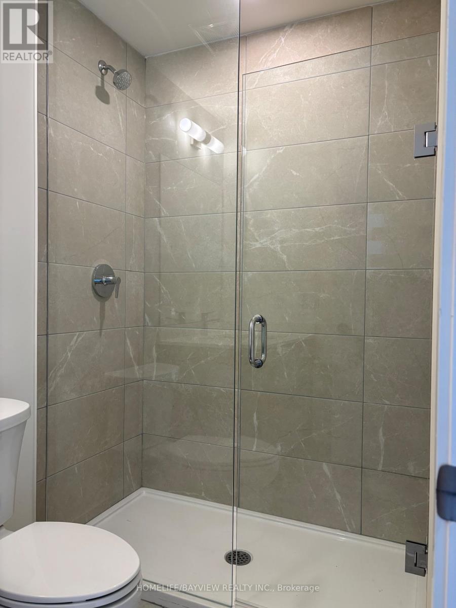 Photo 3 of 930 2 David Eyer Road, Richmond Hill ON