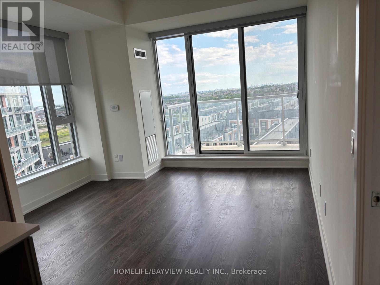 Photo 6 of 930 2 David Eyer Road, Richmond Hill ON
