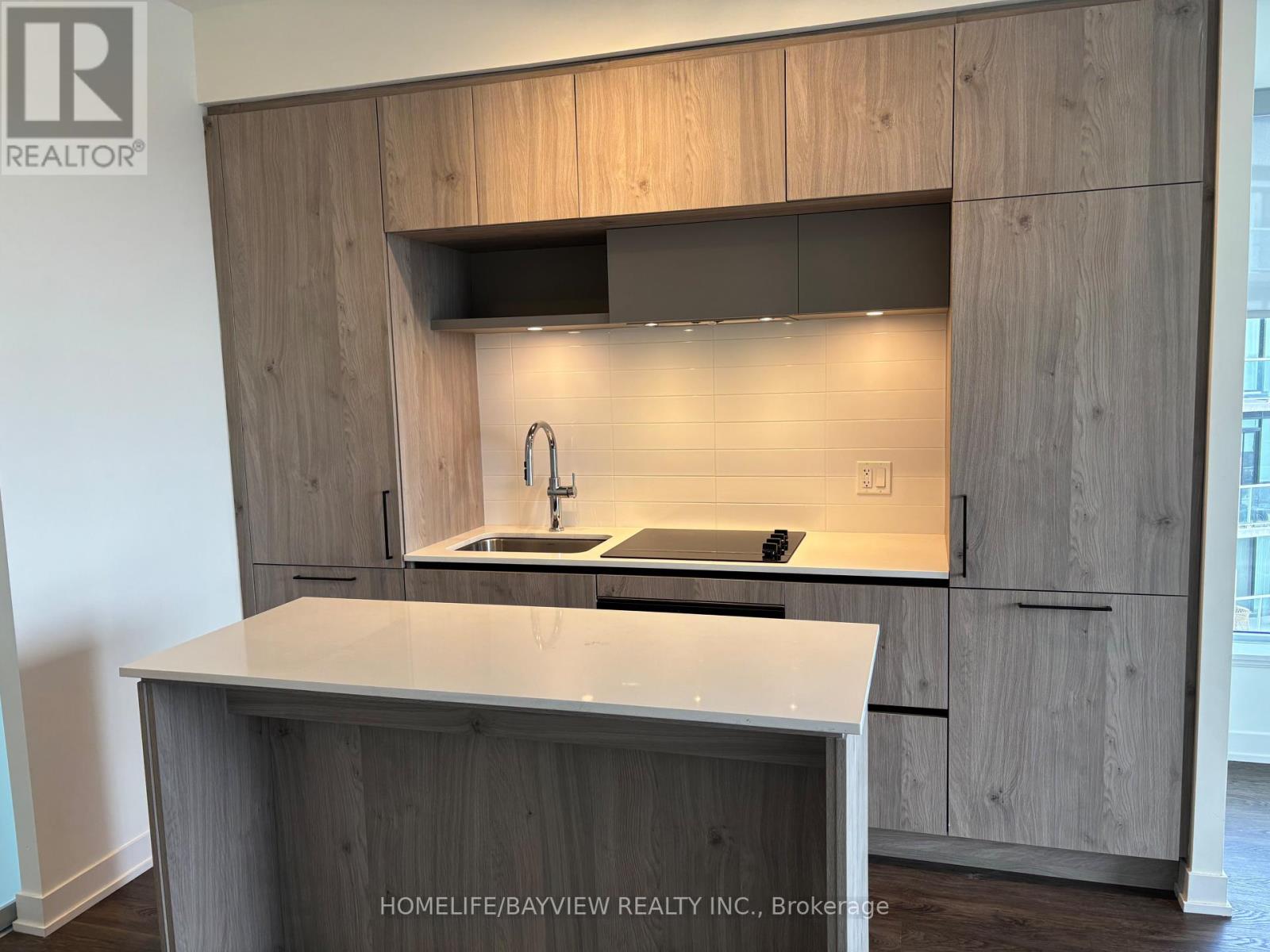 Photo 7 of 930 2 David Eyer Road, Richmond Hill ON