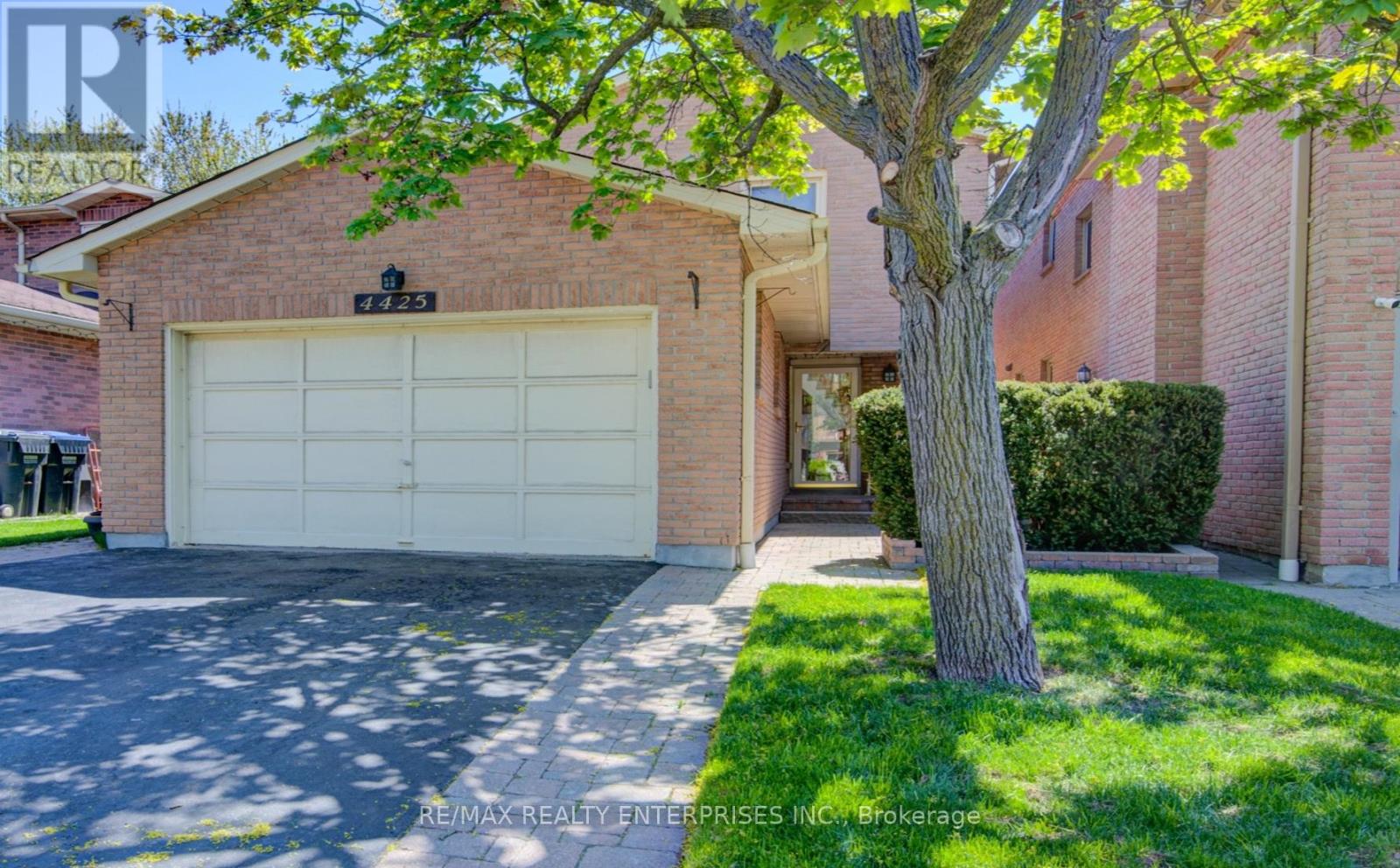 Photo 1 of 4425 Sawmill Valley Drive, Mississauga ON