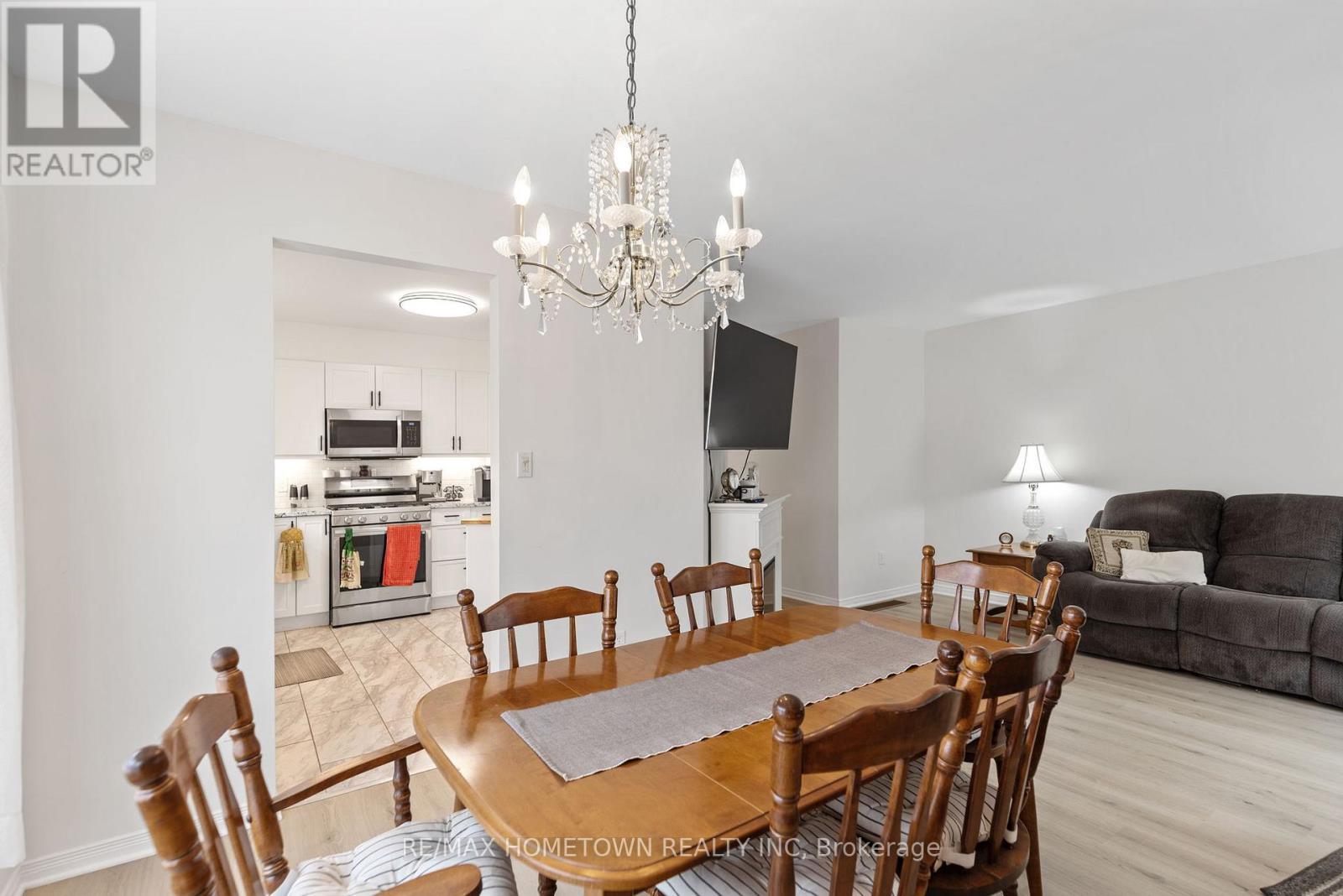Photo 16 of 23 Wilmot Young Place, Brockville ON