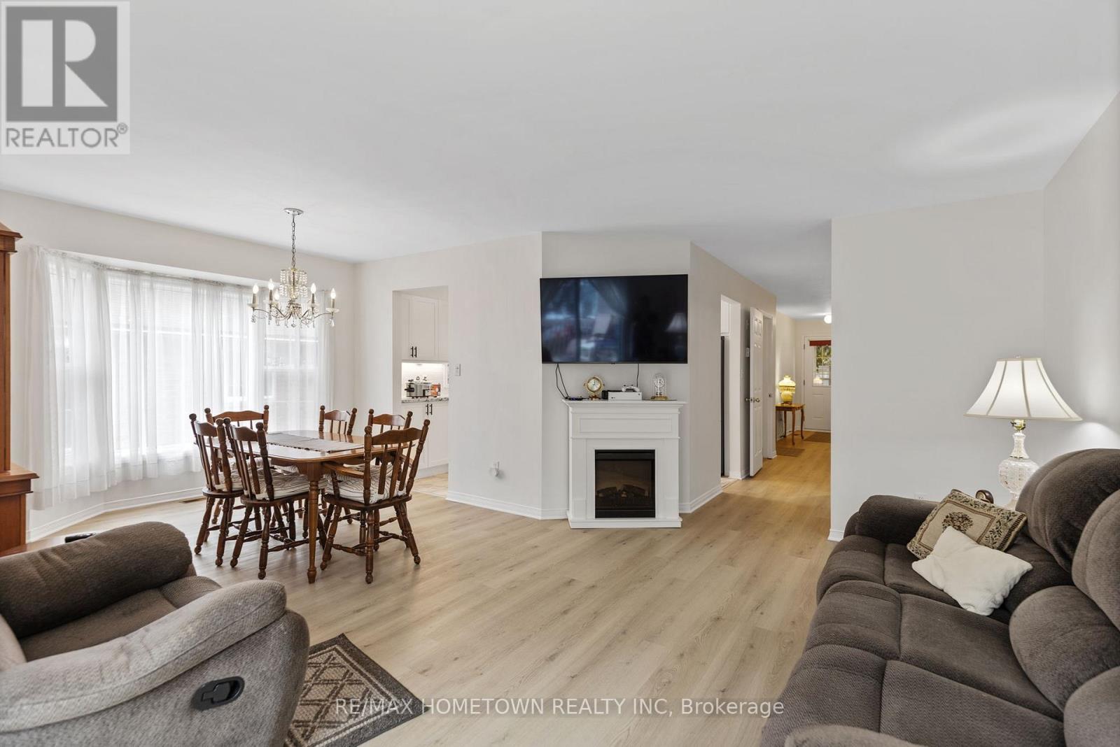 Photo 18 of 23 Wilmot Young Place, Brockville ON