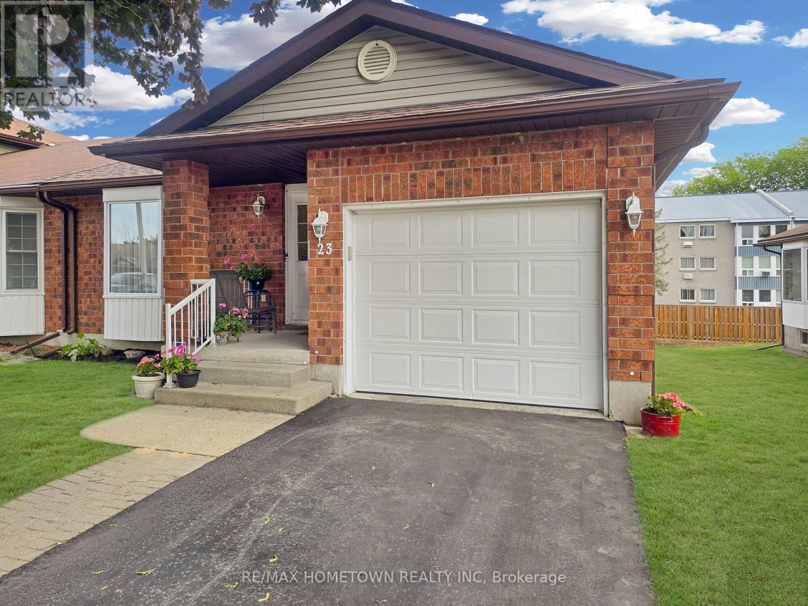 Photo 2 of 23 Wilmot Young Place, Brockville ON