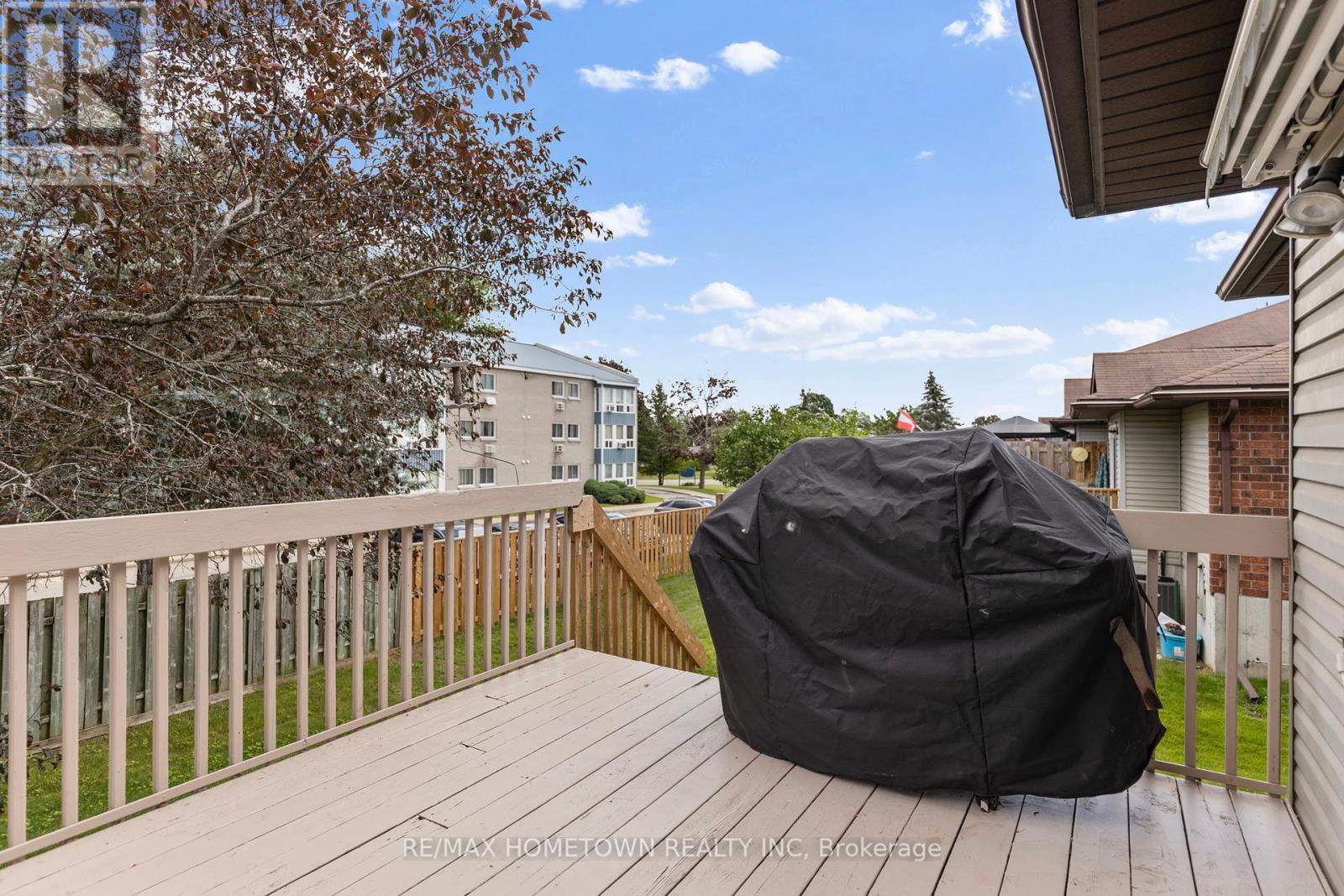 Photo 21 of 23 Wilmot Young Place, Brockville ON