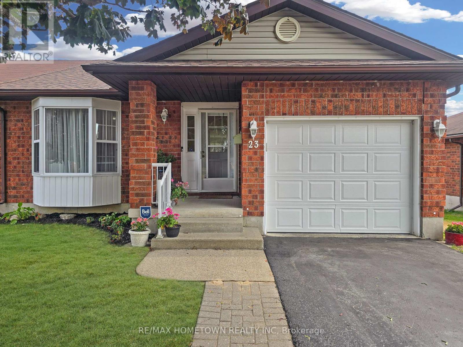 Photo 6 of 23 Wilmot Young Place, Brockville ON