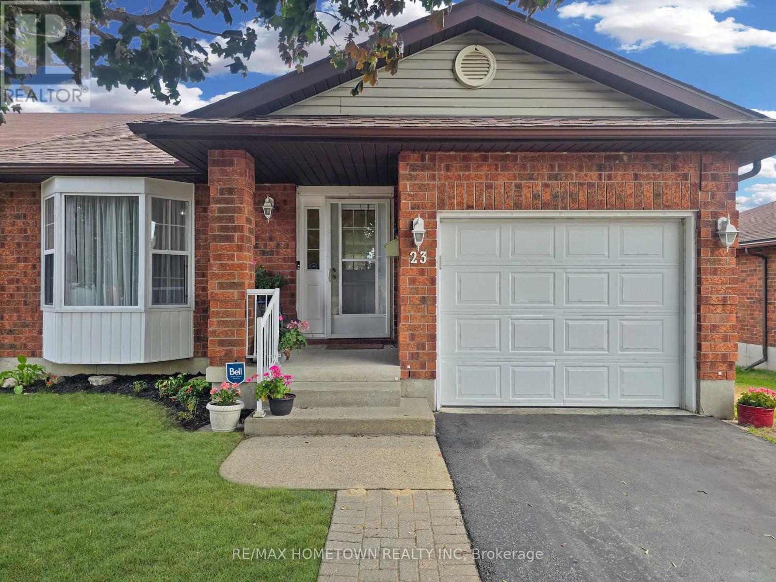 Photo 5 of 23 Wilmot Young Place, Brockville ON