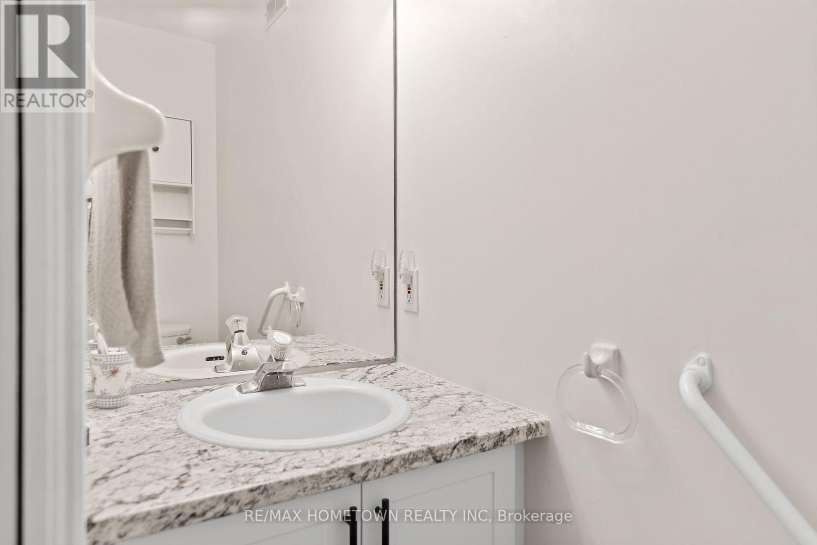 Photo 9 of 23 Wilmot Young Place, Brockville ON