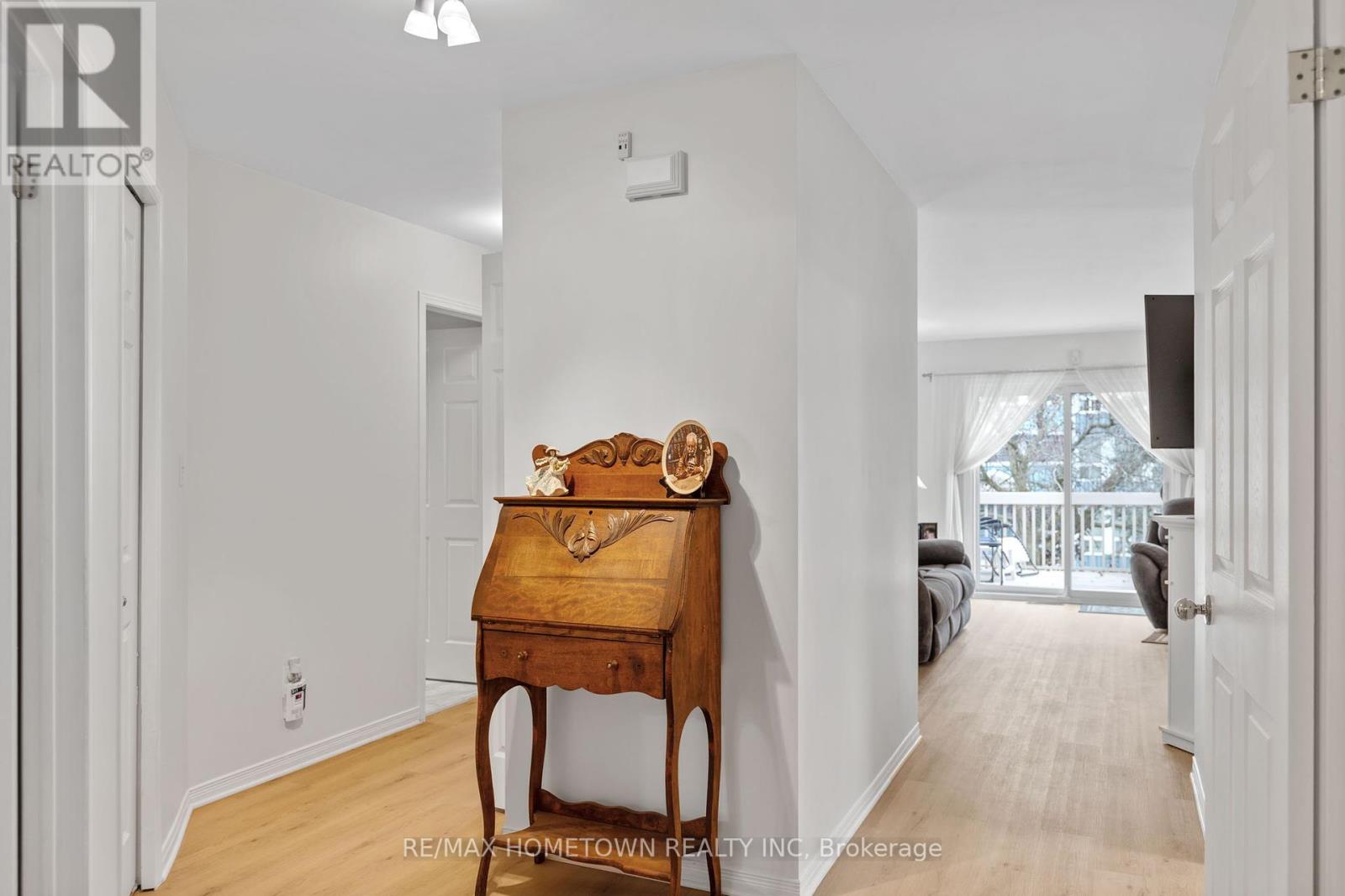 Photo 8 of 23 Wilmot Young Place, Brockville ON