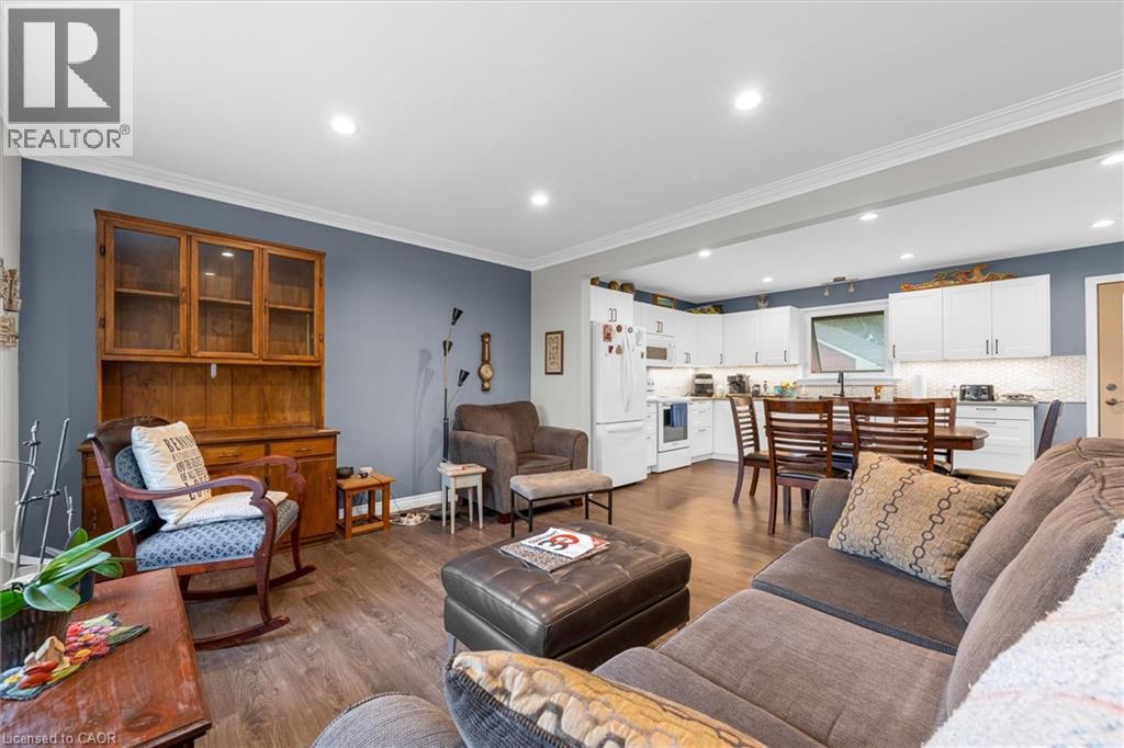 Photo 5 of 5073 Charles Street, Beamsville ON