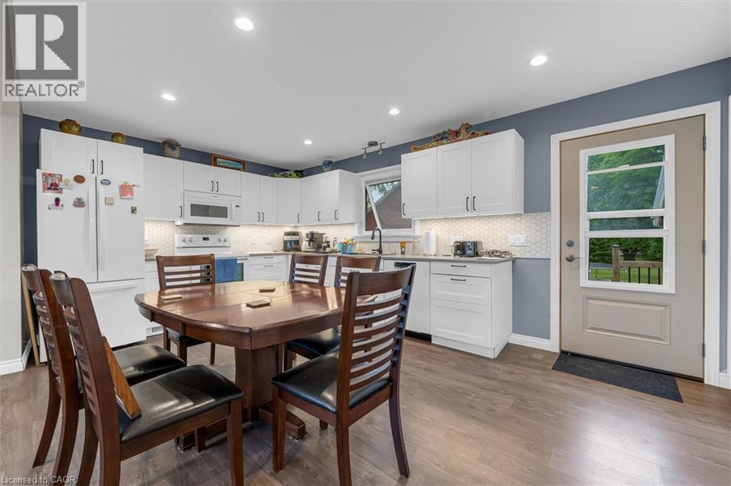 Photo 8 of 5073 Charles Street, Beamsville ON