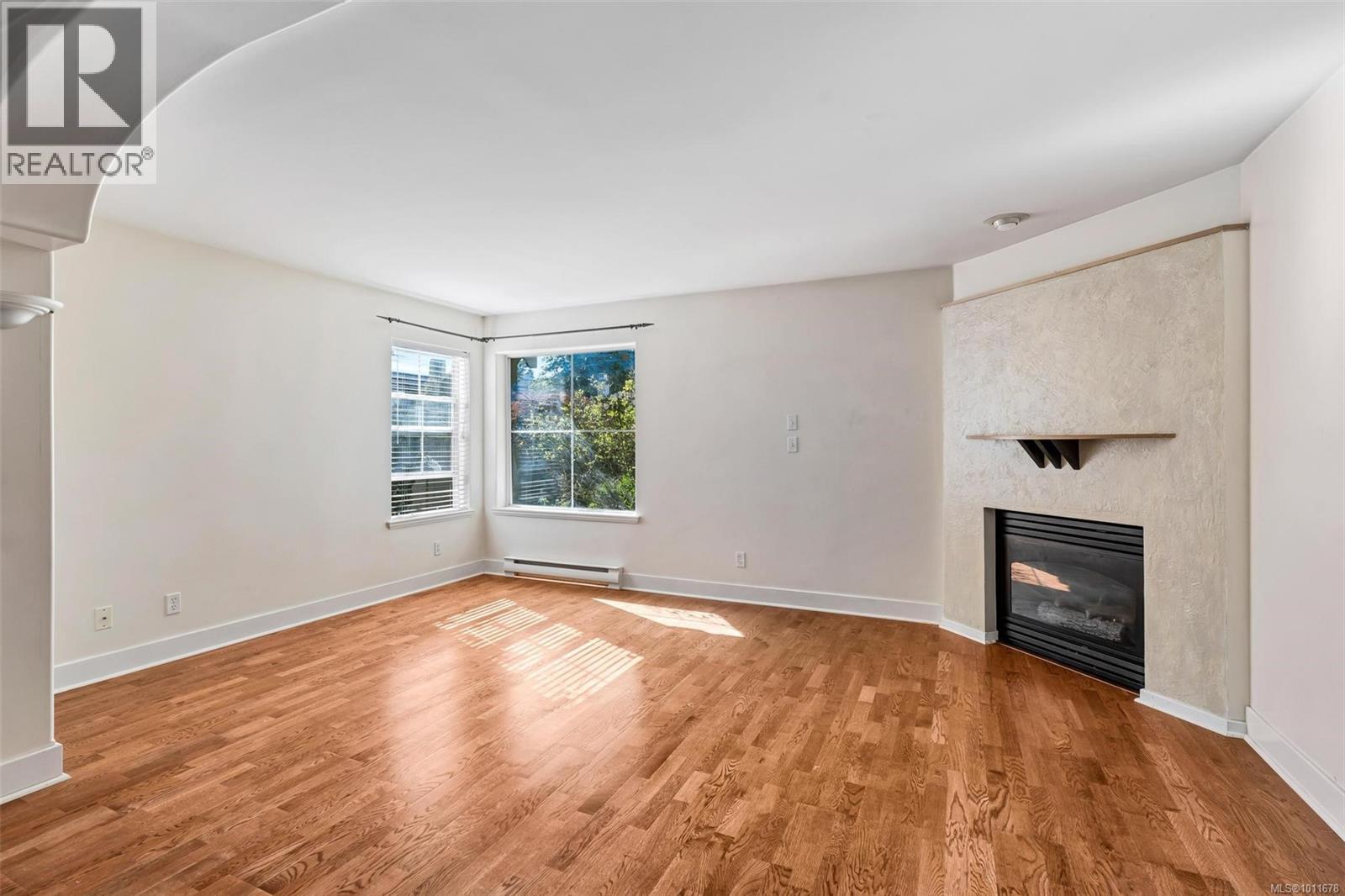 8 2633 Shelbourne Street, Victoria