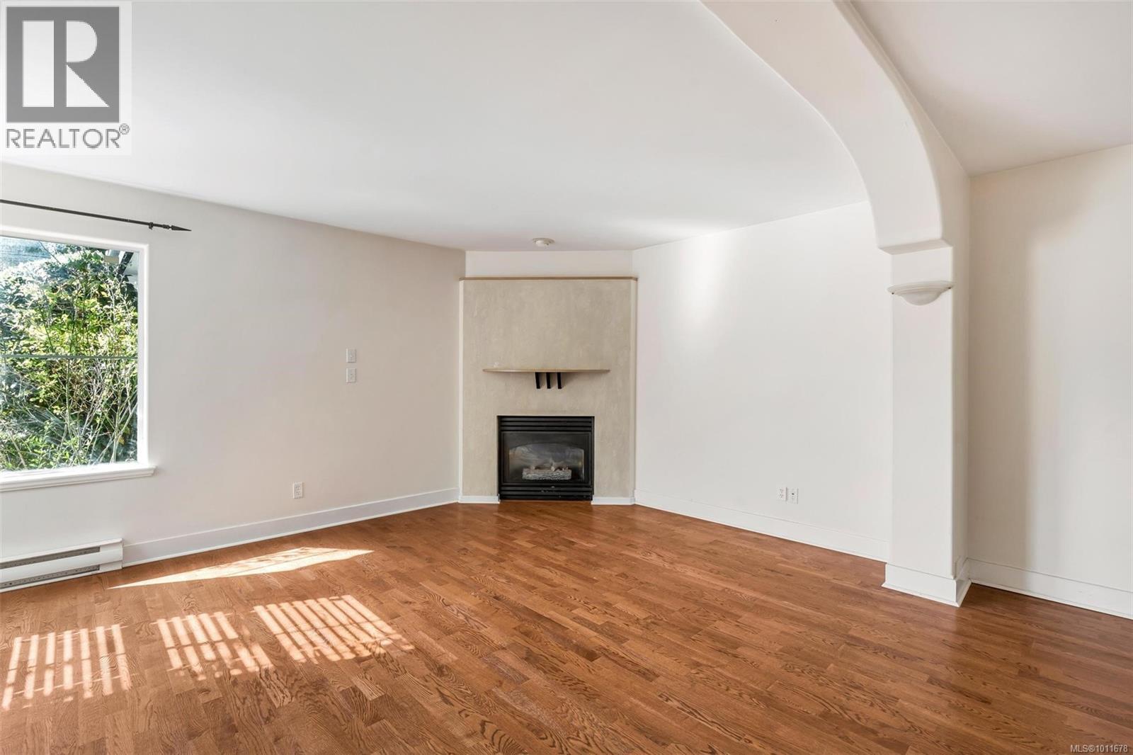 8 2633 Shelbourne Street, Victoria