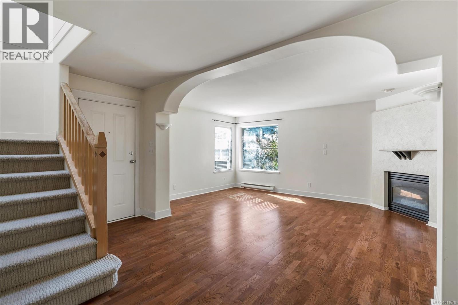 8 2633 Shelbourne Street, Victoria