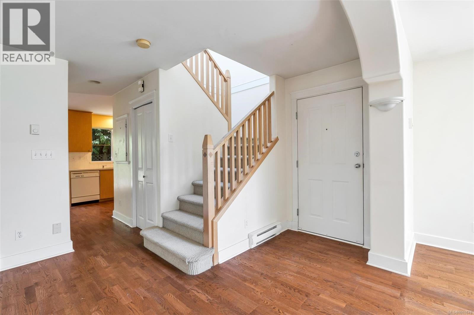 8 2633 Shelbourne Street, Victoria