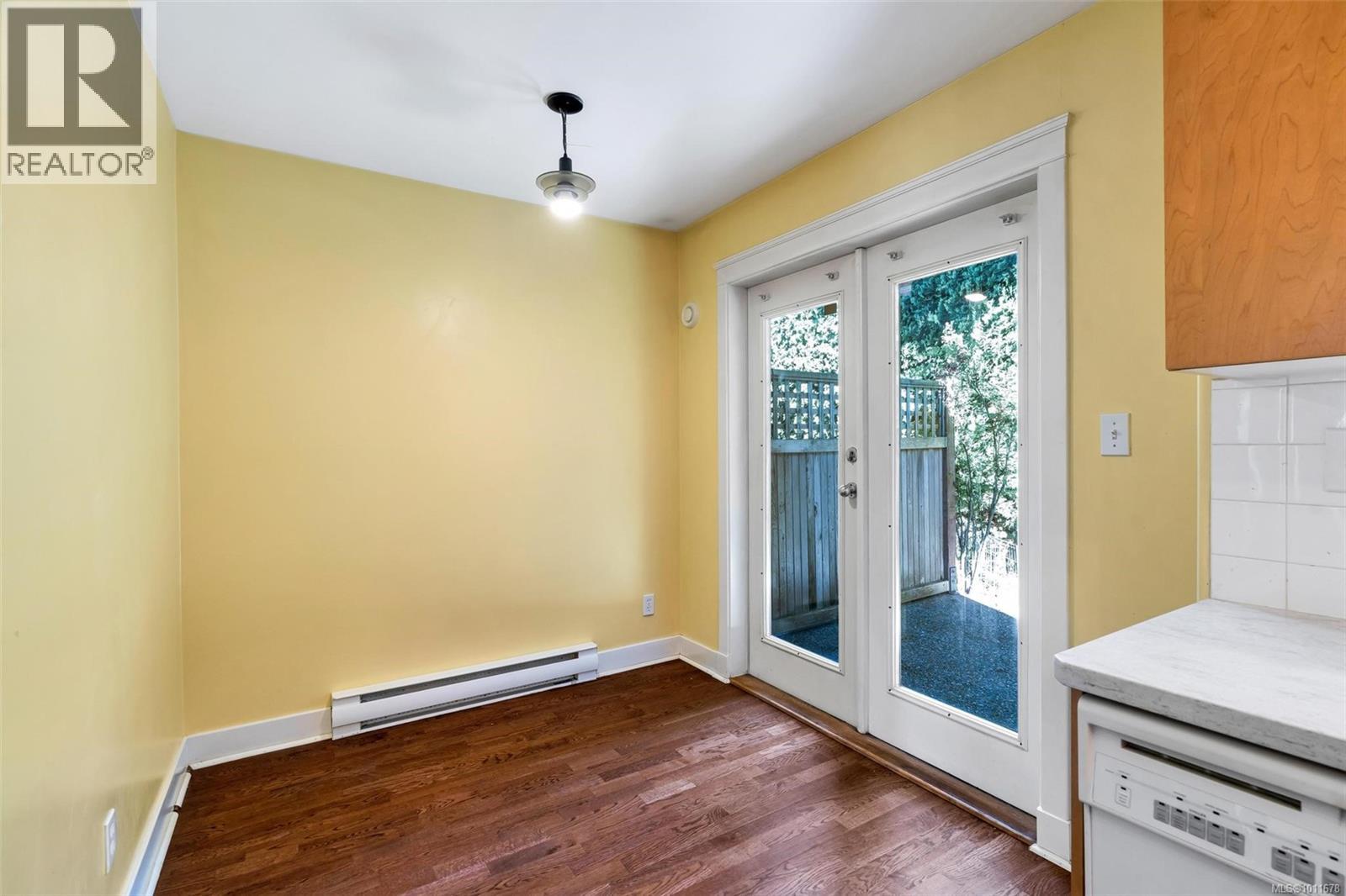 8 2633 Shelbourne Street, Victoria
