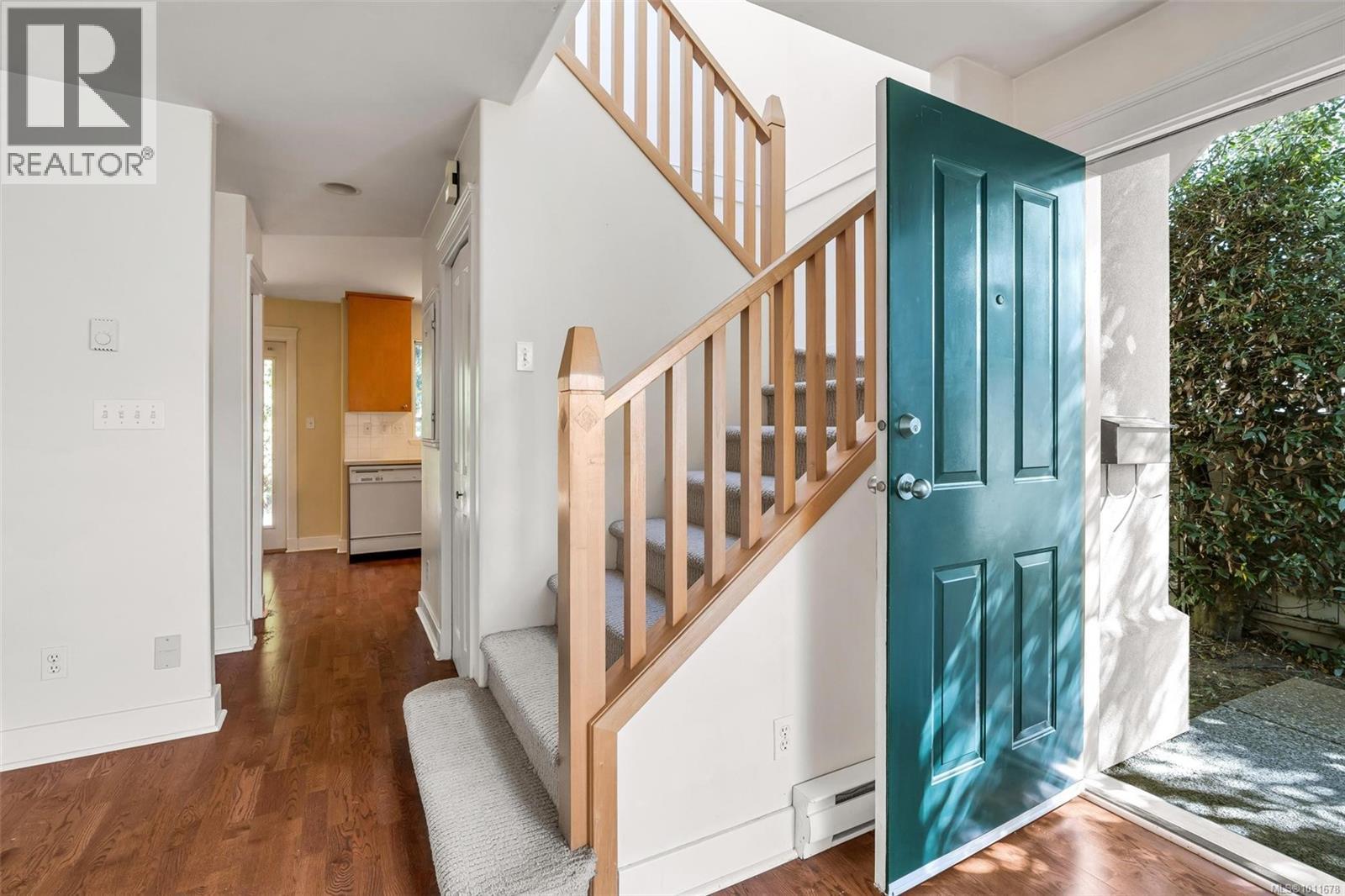 8 2633 Shelbourne Street, Victoria