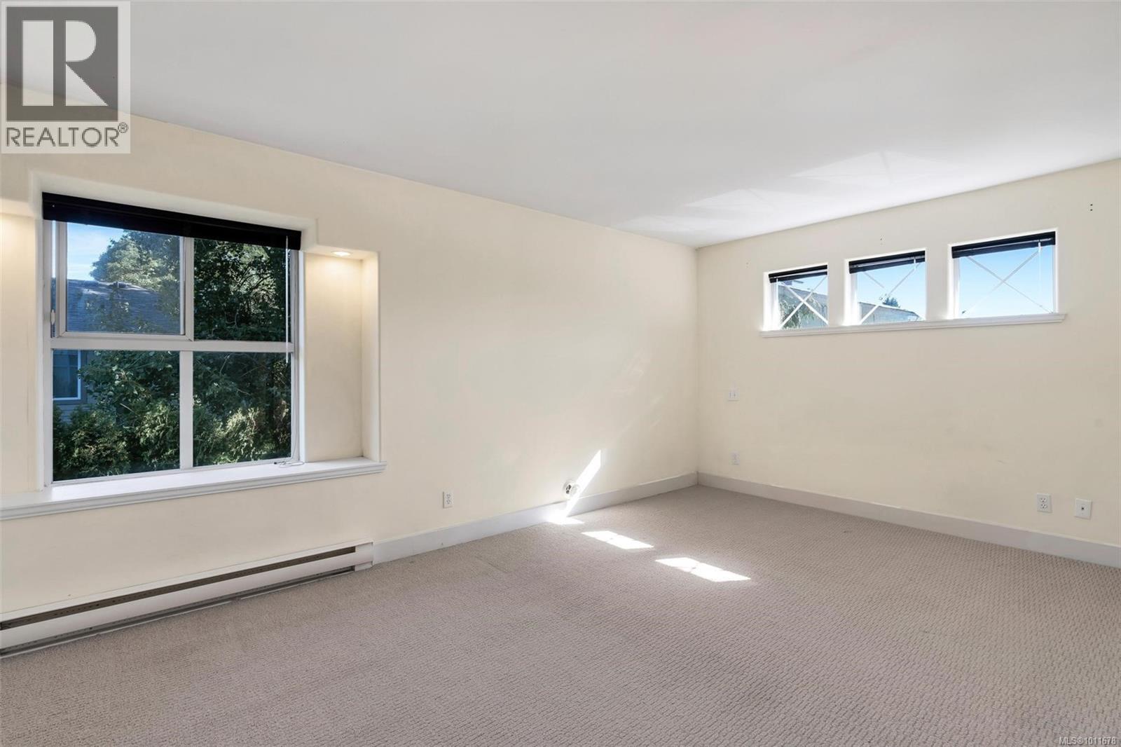 8 2633 Shelbourne Street, Victoria