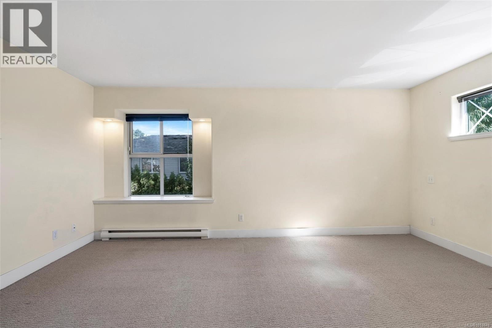 8 2633 Shelbourne Street, Victoria