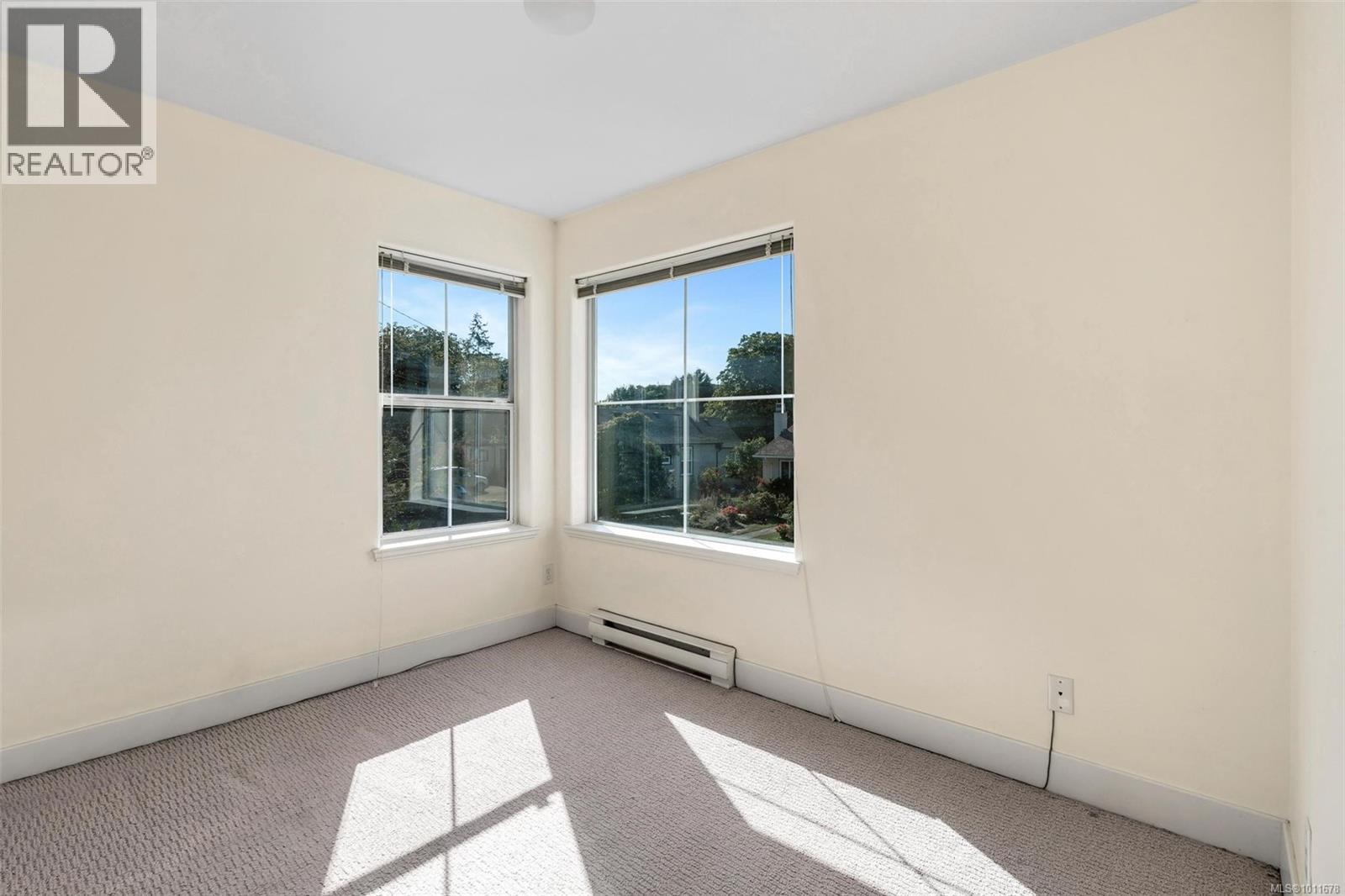 8 2633 Shelbourne Street, Victoria