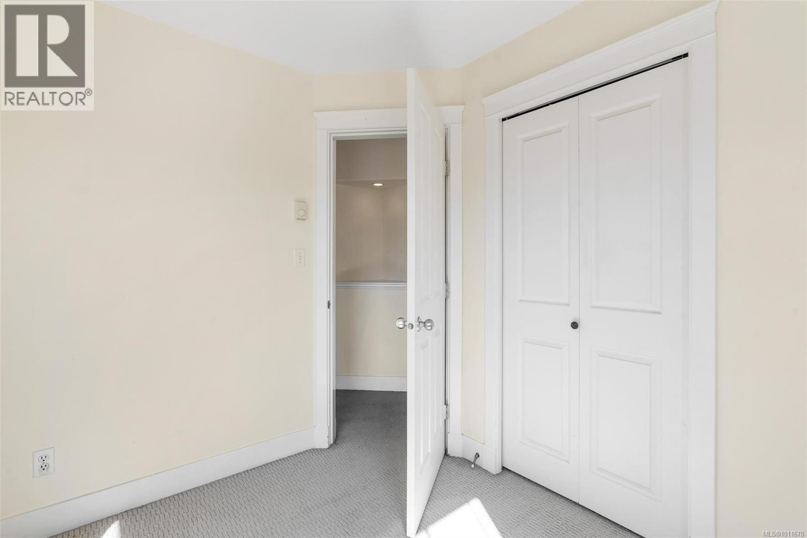 8 2633 Shelbourne Street, Victoria
