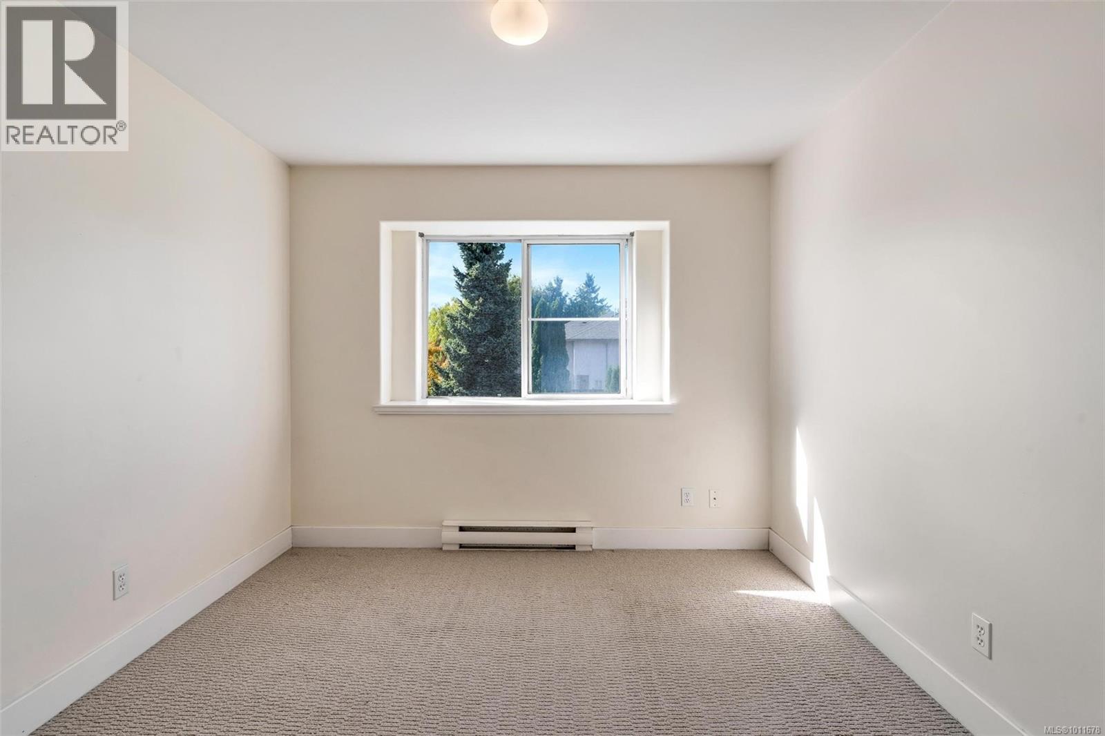 8 2633 Shelbourne Street, Victoria