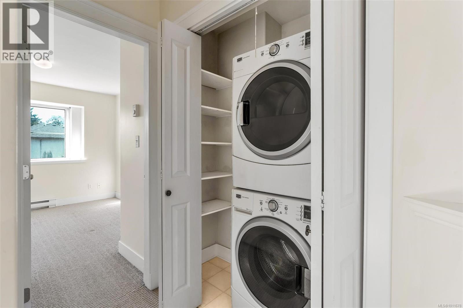8 2633 Shelbourne Street, Victoria
