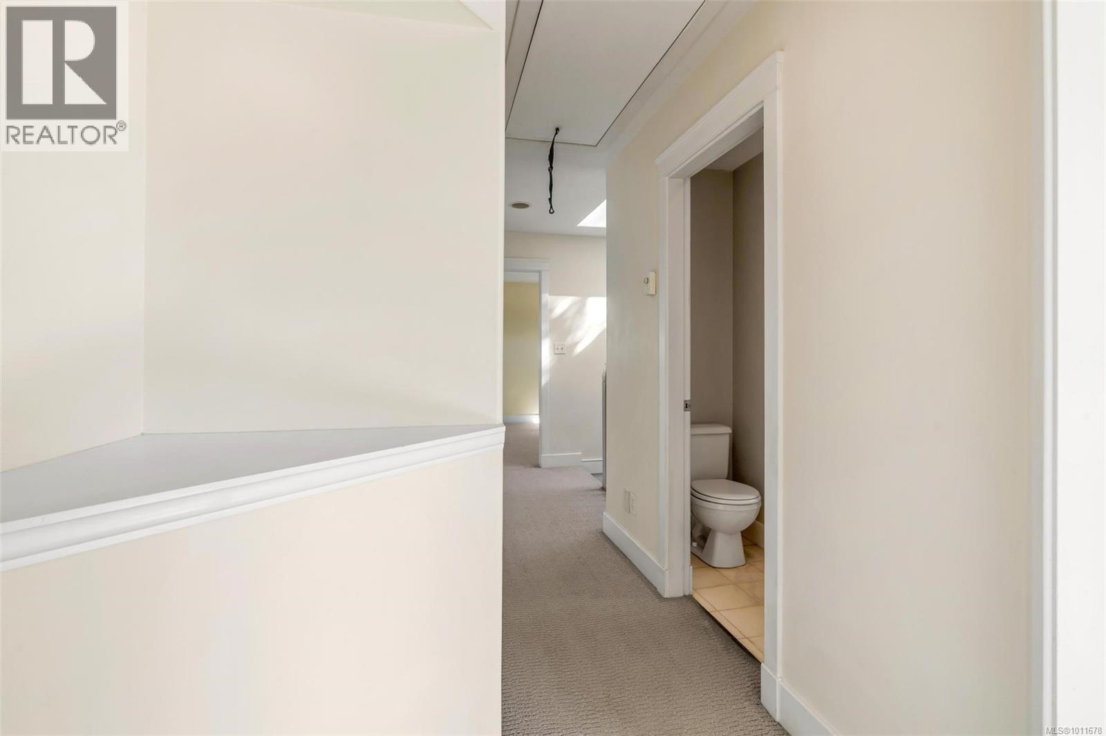 8 2633 Shelbourne Street, Victoria