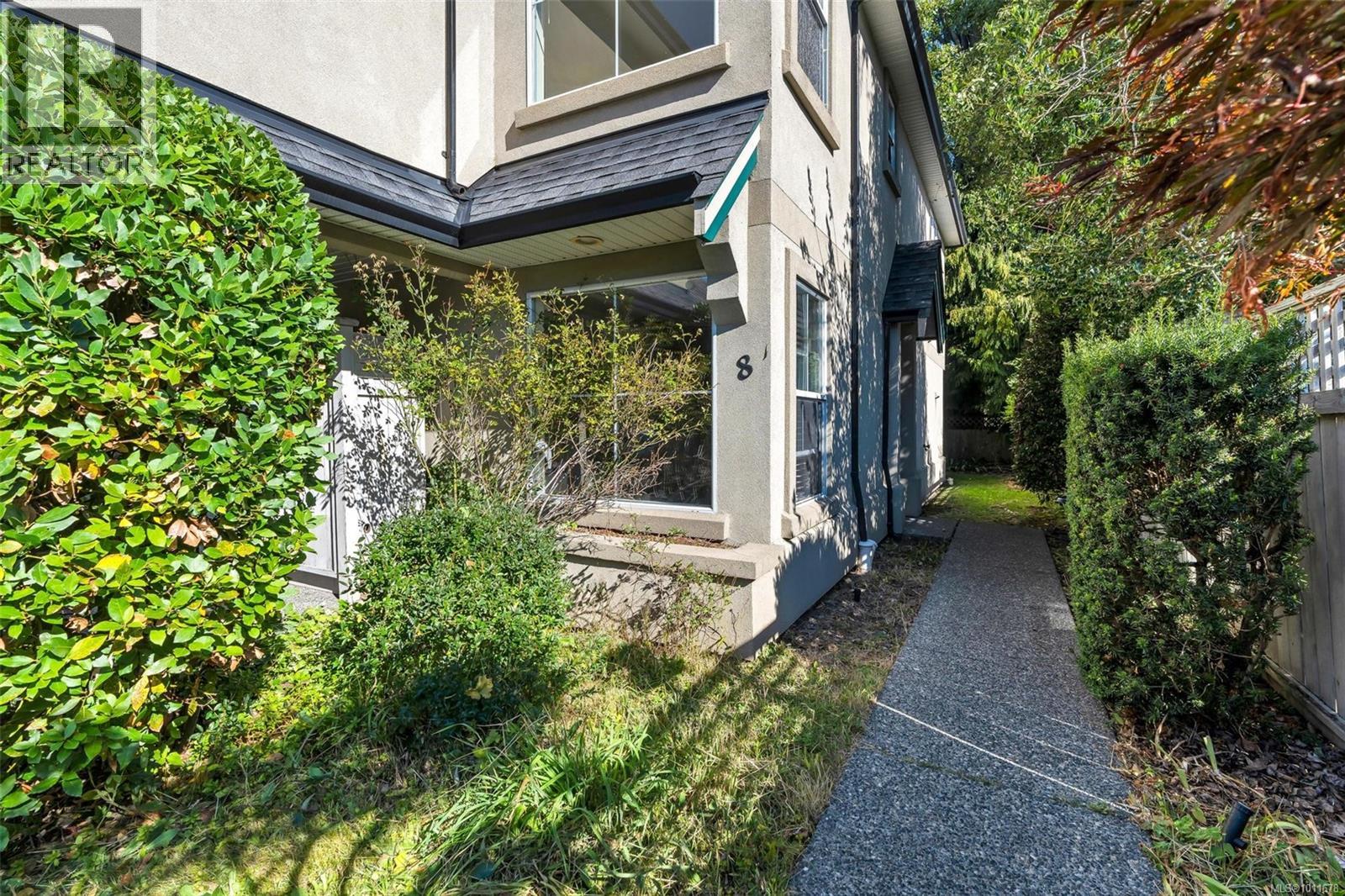 8 2633 Shelbourne Street, Victoria