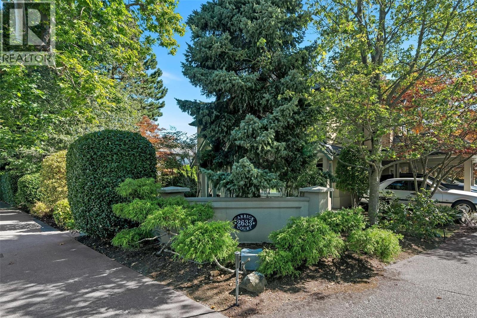 8 2633 Shelbourne Street, Victoria