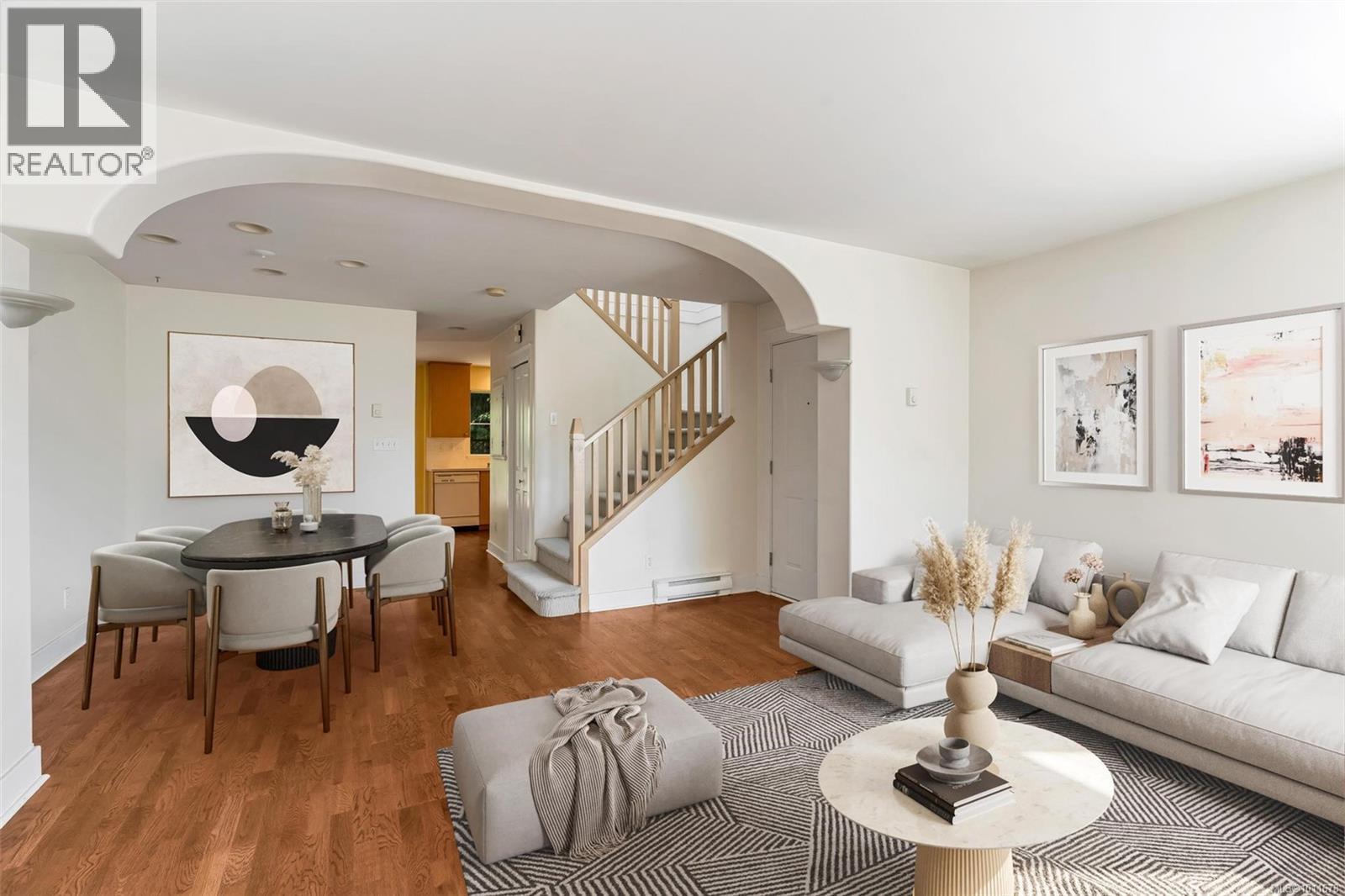 8 2633 Shelbourne Street, Victoria
