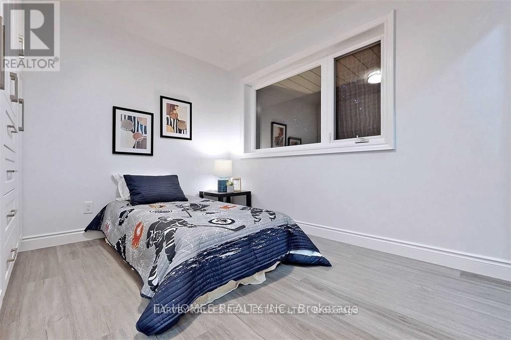 Photo 14 of Front 59 Hemingway Crescent, Markham ON
