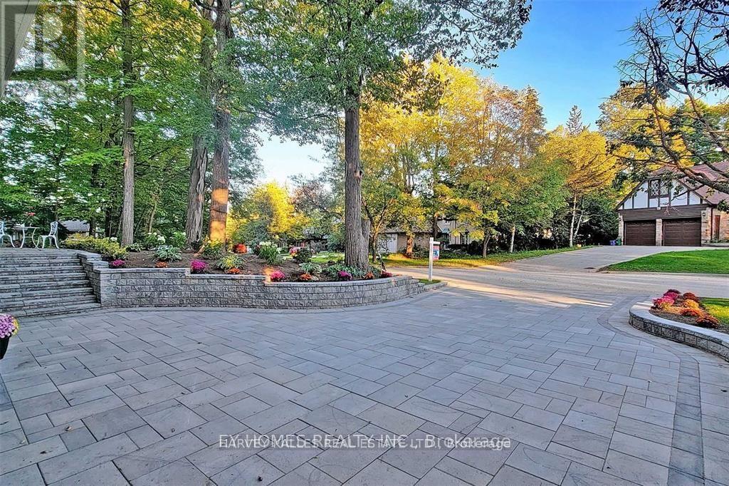 Photo 2 of Front 59 Hemingway Crescent, Markham ON