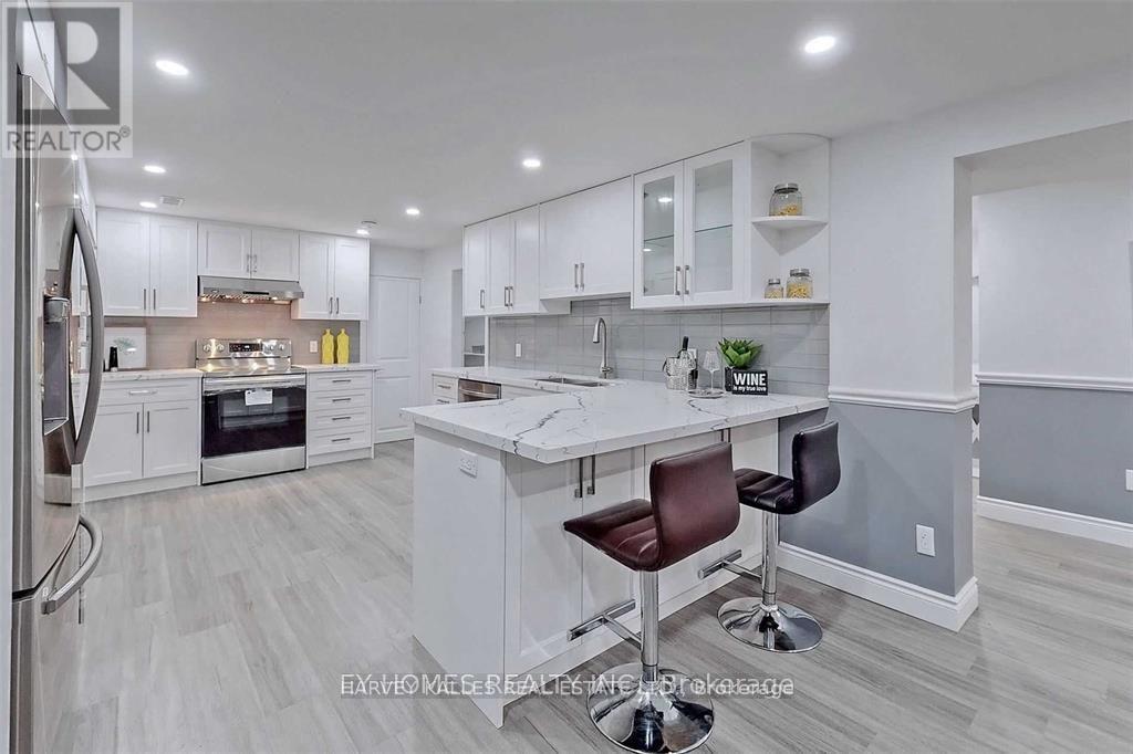 Photo 6 of Front 59 Hemingway Crescent, Markham ON