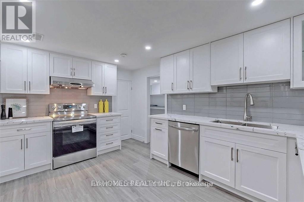 Photo 7 of Front 59 Hemingway Crescent, Markham ON