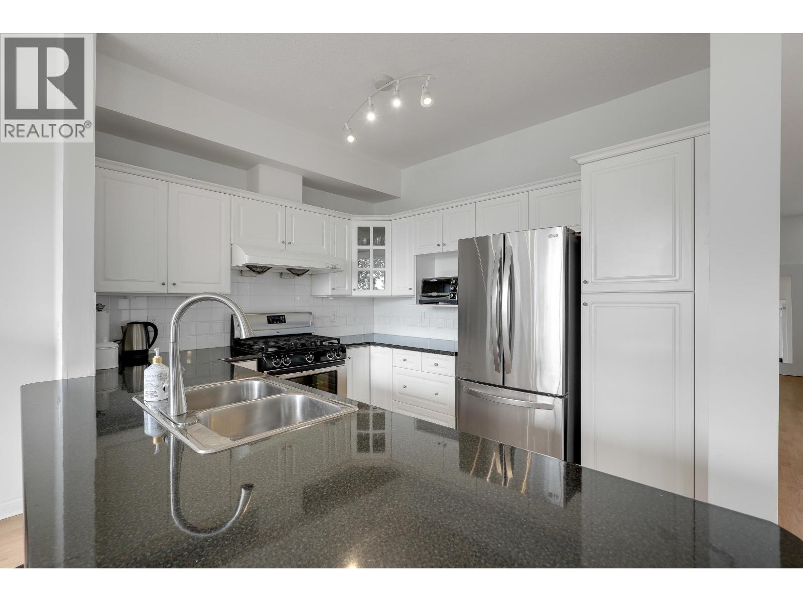 Photo 10 of 220 1465 Parkway Boulevard, Coquitlam BC