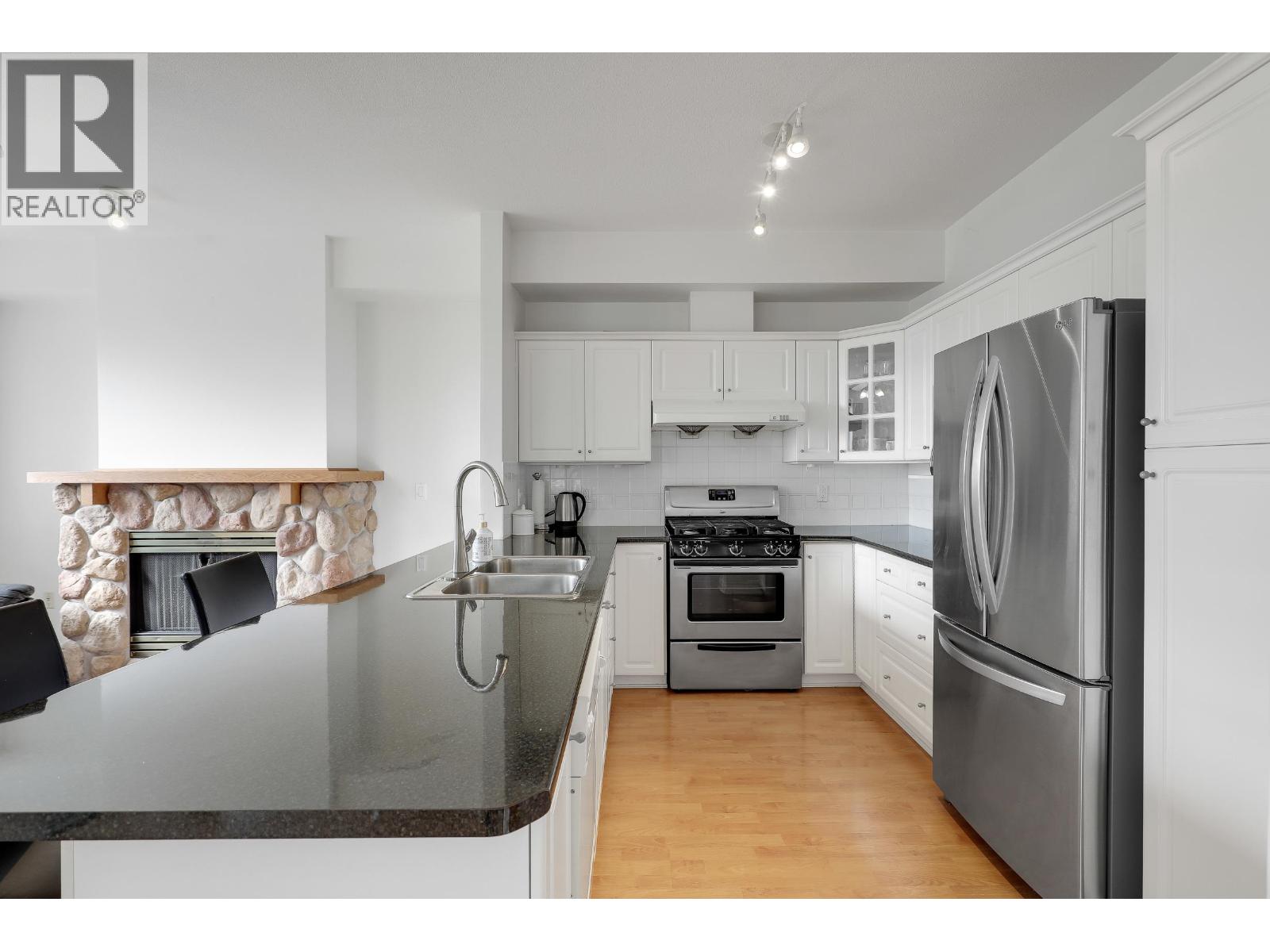 Photo 11 of 220 1465 Parkway Boulevard, Coquitlam BC