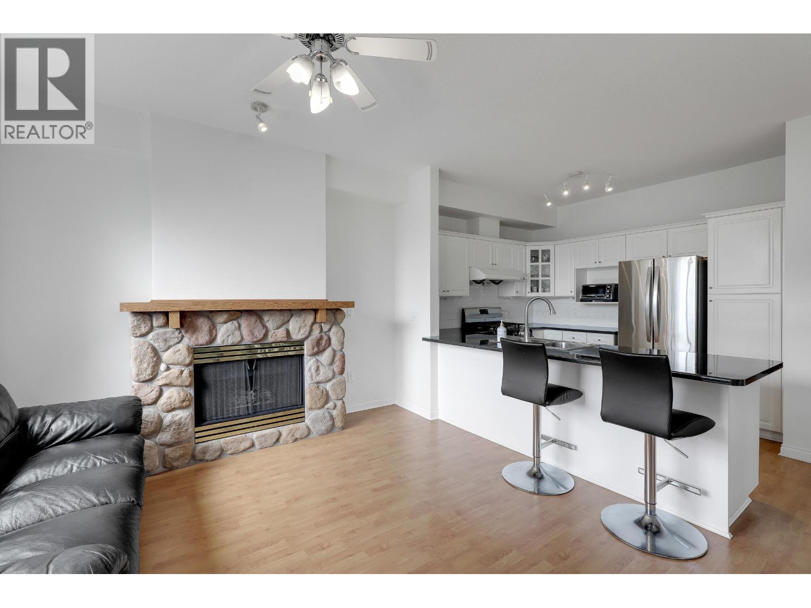 Photo 12 of 220 1465 Parkway Boulevard, Coquitlam BC