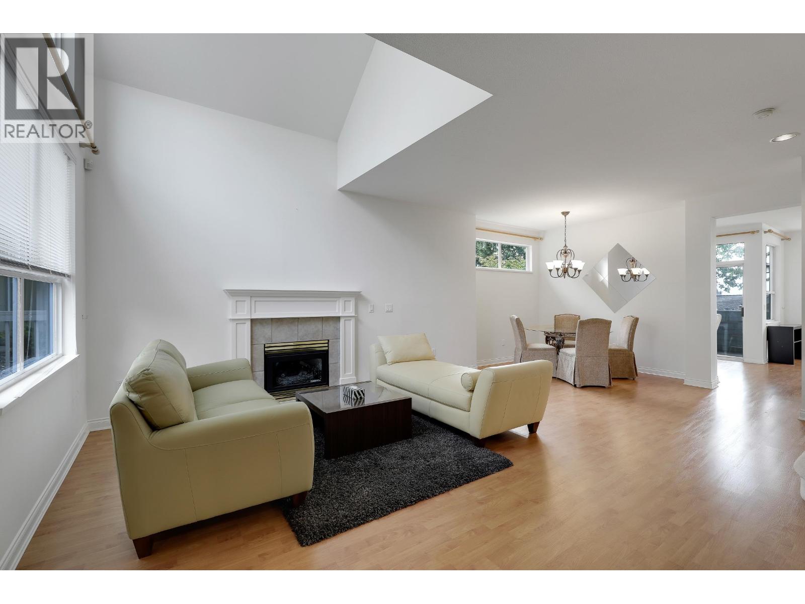 Photo 4 of 220 1465 Parkway Boulevard, Coquitlam BC