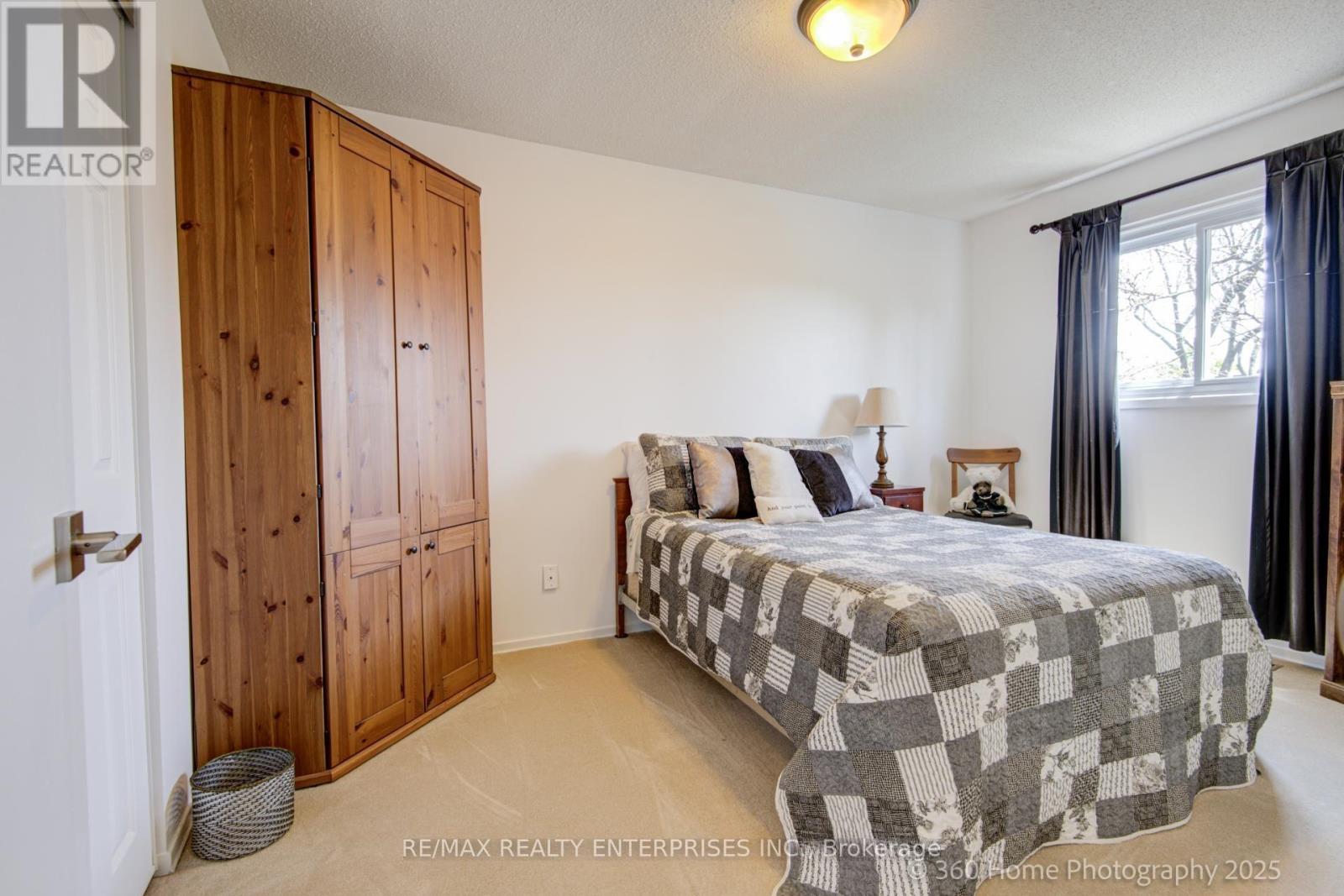 Photo 24 of 4425 Sawmill Valley Drive, Mississauga ON